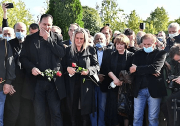 KRAJIŠNICI OTPJEVALI BORINU PJESMU Sahranjen uz stihove "Nema raja bez rodnoga kraja"