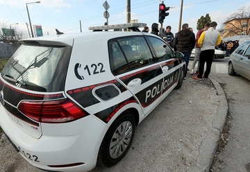 Žena završila u bolnici: Pokušali da opljačkaju market, radnicu udarili PIŠTOLJEM U GLAVU