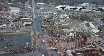 VANREDNO STANJE Raste broj mrtvih u SAD, pojavio se snimak dolaska tornada /VIDEO/