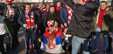 Navijači Srbije i Hrvatske zajedno: "Ovdje niko nije normalan" /VIDEO/