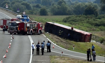 VELIKI BROJ POGINULIH/VIDEO/ Autobus sletio s auto-puta u Hrvatskoj