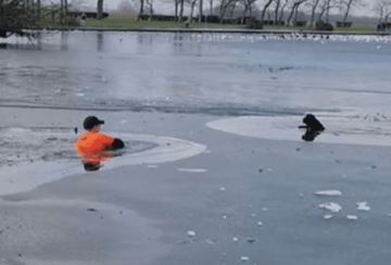 GEST VRIJEDAN DIVLJENJA Prolaznik skočio u zaleđeno jezero da bi izvukao psa