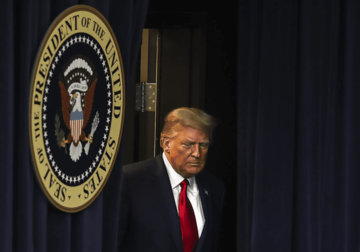 "POZIVAO NA NASILJE" Tramp suspendovan na "Fejsbuku", "Tviteru" i "Instagramu"