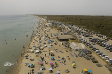 Ipak će biti TESTIRANJA NA KORONU pri ulasku u zemlju: Grci spremili svojevrsne TURISTIČKE VODIČE