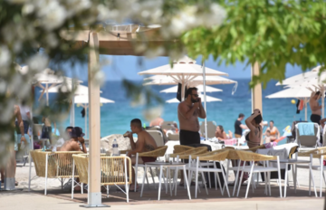 Zarada i do 60 evra po satu: Prodavci na hrvatskim plažama "deru" turiste i na ovome