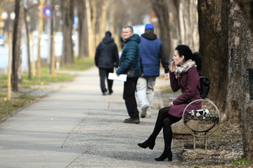 PUŠAČI RANJIVIJI NA KORONA VIRUS Zaraza se prenosi sa ruke na usta