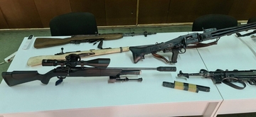 Policija u Lukavcu pronašla arsenal oružja: Za šta se spremao? (FOTO)