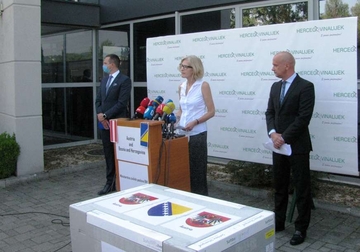 DONACIJA AUSTRIJE Hartmanova uručila pola miliona doza vakcina "Astra Zeneka"