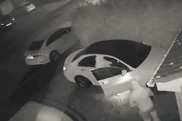 LOPOVI IMAJU NOVE METODE/VIDEO/ Pogledajte kako za 30 sekundi „nestaje“ skupocjeni Mercedes…