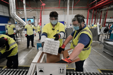 SAD: Prva pošiljka vakcine protiv korone krenula iz Fajzera