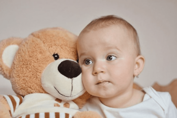 Zašto bušenje ušiju bebama nije dobra ideja
