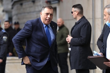 Dodik sad odgovorio Schmidtu: Niti sam ja Bog, niti je on visoki predstavnik