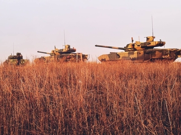 Tri ruska protiv dva ukrajinska, tenkovski duel u Donbasu /VIDEO/