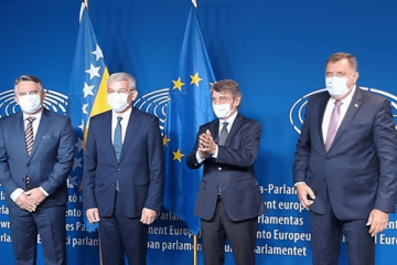 Sastanak Dodika, Džaferovića i Komšića sa predsjednikom EP