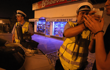 ALKOHOL I VOLAN NE IDU ZAJEDNO Pijan “pežoom” sletio s puta, pa završio iza rešeteka