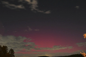 Pogledajte kako je iz Tuzle izgledala aurora borealis: Magija je večeras vladala nebom