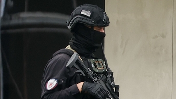 Specijalci MUP-a RS na šljemovima nose zastave Srbije!